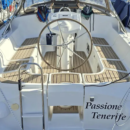 船上ホテル Velero Passionetenerife *